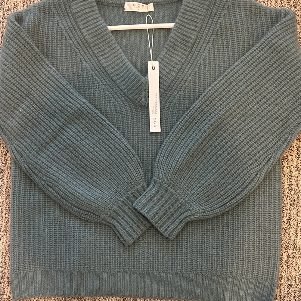 One Grey Day Grayish Green V-Neck Sweater Brand New Size Small - Picture 5 of 6